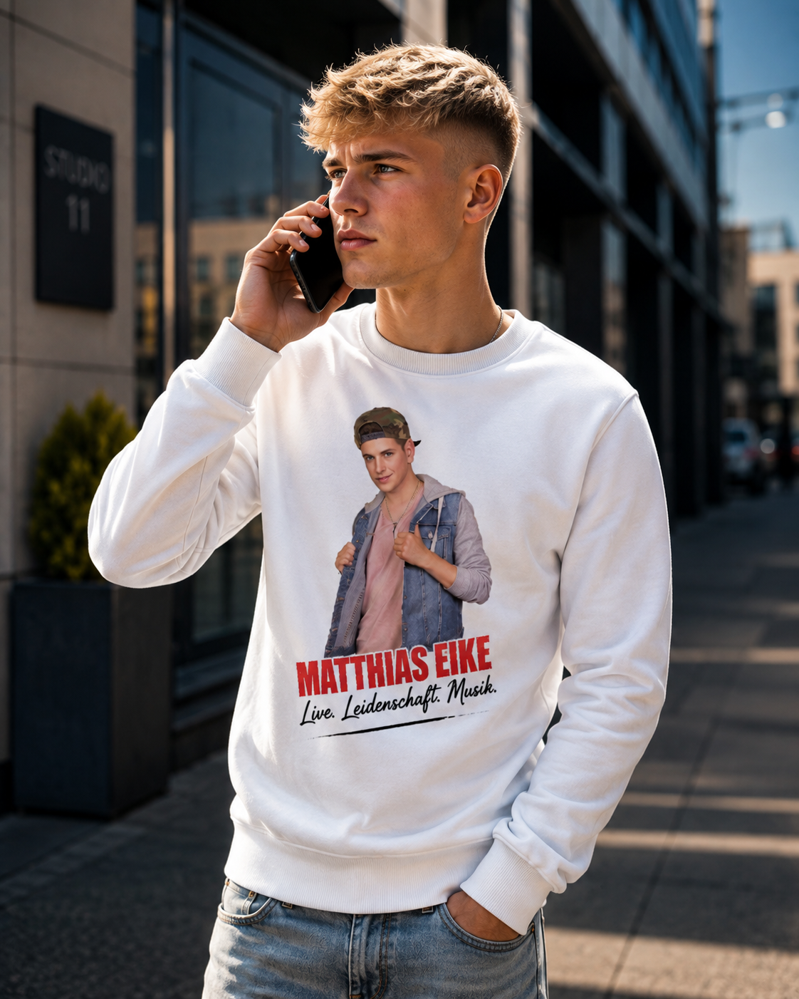 Pullover mit Matthias Eike Motiv